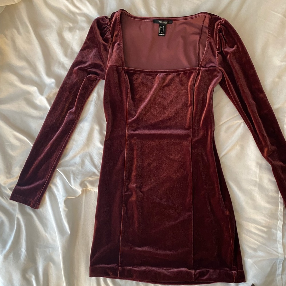 Maroon velvet long sleeve dress!